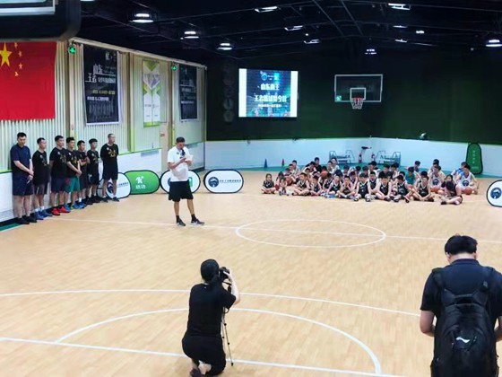 借助运动心理学家指导篮球运动员减压的方案_0